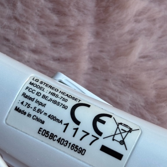LG HBS750 stereo headset in white - Picture 3 of 4